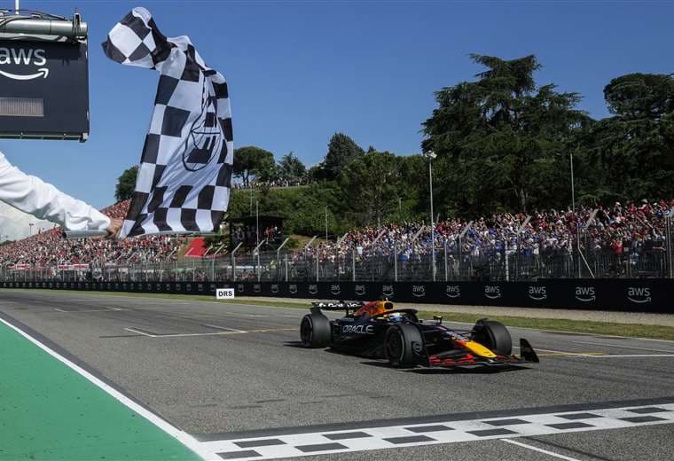 Verstappen gana un caótico esprint en Texas con abandono de los McLaren