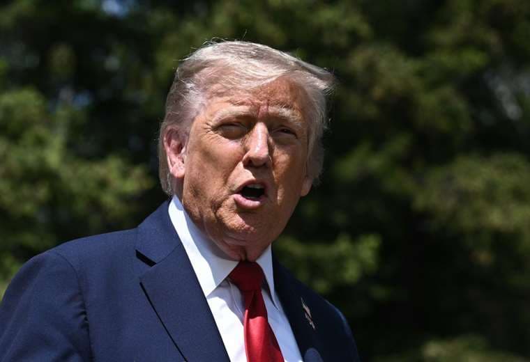 Donald Trump lamenta que no se le "permita" disputar un tercer mandato