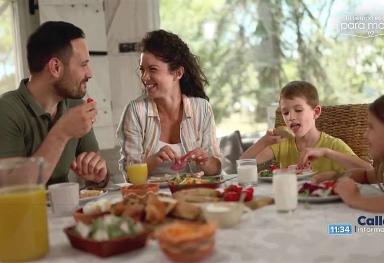 Comer en familia está desapareciendo y la salud emocional se resiente