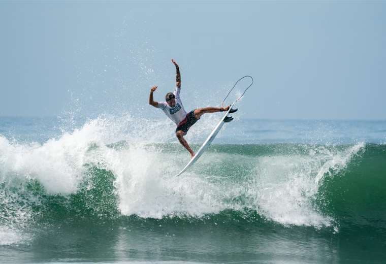 Surfista Darshan Antequera. Crédito: Pablo Jiménez.
