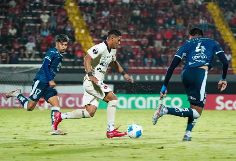 Motagua llegó al Morera Soto y dejó contra las cuerdas al Alajuelense