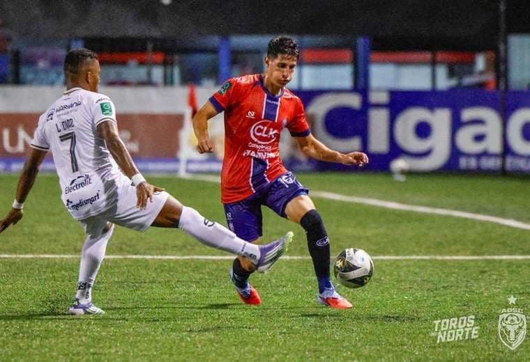 Brian Martínez, San Carlos ante Sporting FC/Prensa San Carlos