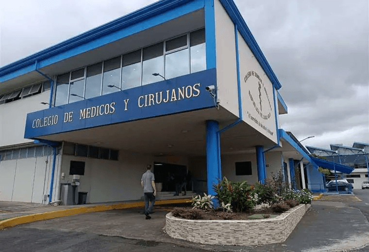 Colegio de Médicos investiga muerte de mujer durante procedimiento en clínica estética