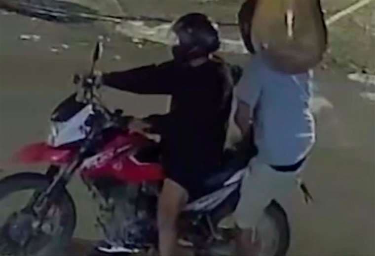 Video muestra violento asalto en local comercial de Limón