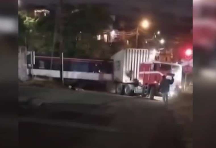 Incofer denunciará a empresa dueña del tráiler que provocó choque en Tibás