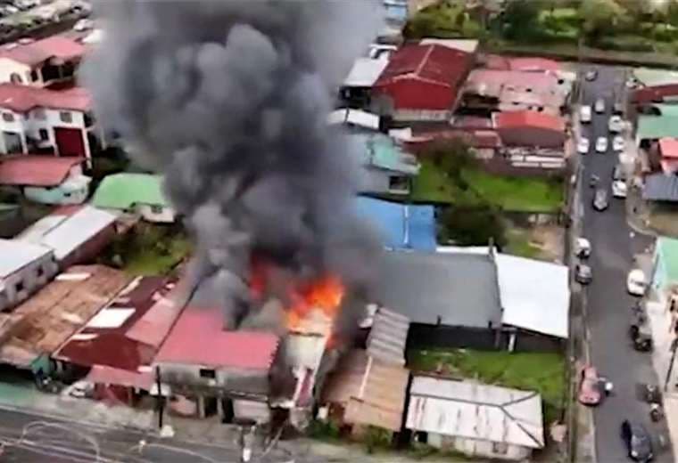 “El viento nos jugó una mala pasada”, dice jefe de familia que lo perdió todo en incendio