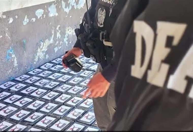 Autoridades encontraron 296 kilos de cocaína ocultos en un carro