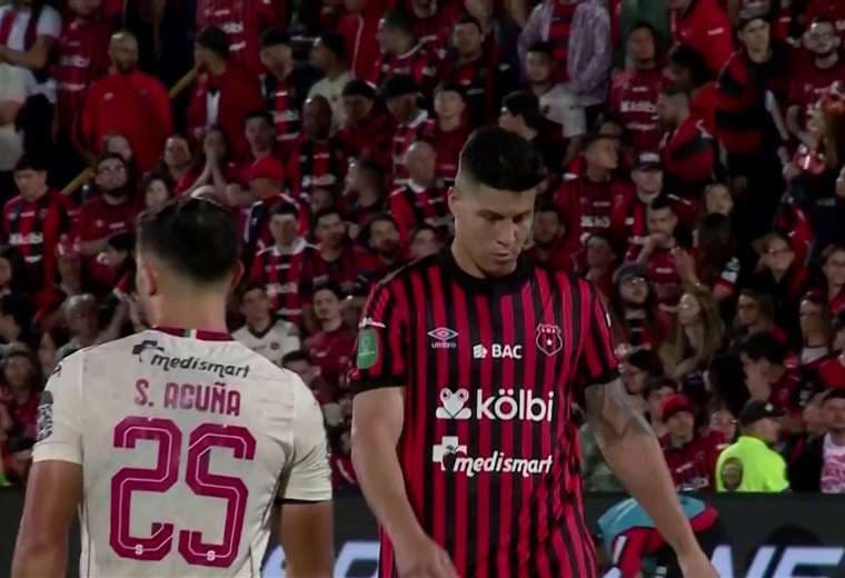 Equipos han consultado a Alajuelense por Alexis Gamboa