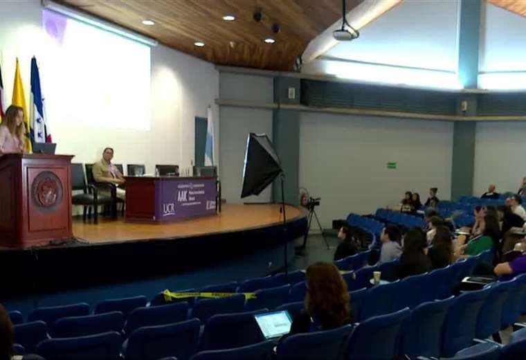 Congreso en UCR busca soluciones frente al crecimiento del Alzheimer en Costa Rica