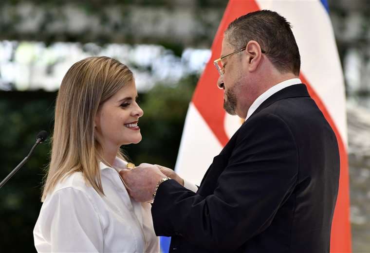 Laura Fernández solicita al Congreso que el traspaso de poderes inicie a la 1 p. m.