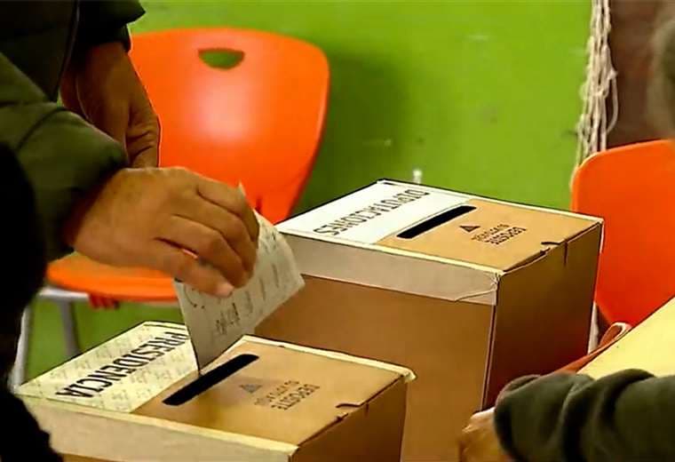 Quince partidos políticos se quedan sin financiamiento de deuda política