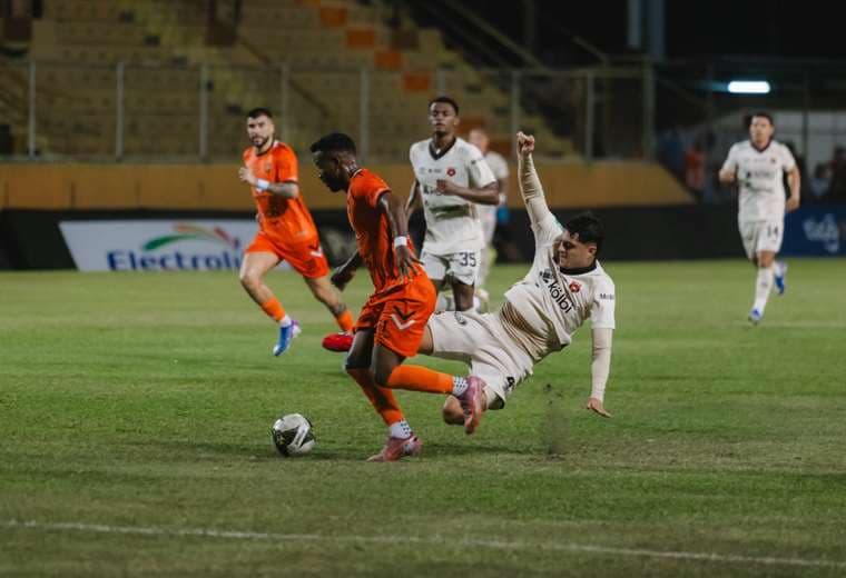 Puntarenas FC ante Alajuelense/Prensa PFC