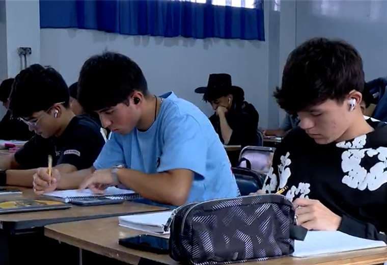 Nueva guía del MEP busca orientar a docentes en implementación de IA