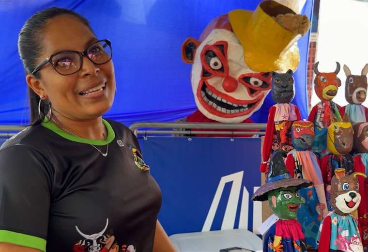 En Guanacaste, una madre y su hijo convirtieron las mascaradas en un emprendimiento familiar