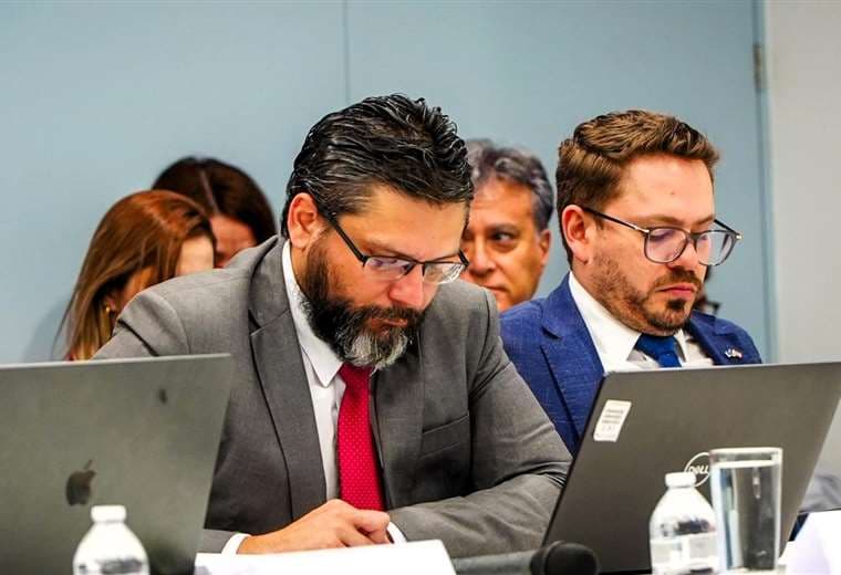 Pese a cuestionamientos, Plenario ratificó a exministro de Hacienda en Directiva del Central