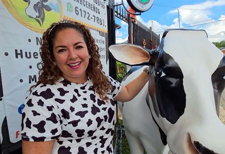 Karla Sandí convirtió ventanilla de su casa en un negocio que cada vez atrae más clientes