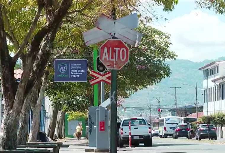 Más de 500 insumos vencidos en MOPT revelan grave descontrol en señalización vial