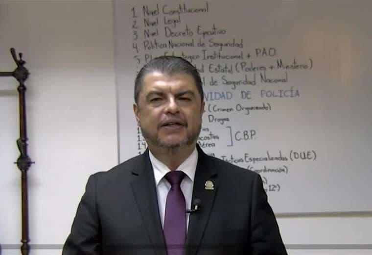 Ministro de Seguridad defiende acuerdo con EE. UU. para recibir migrantes deportados