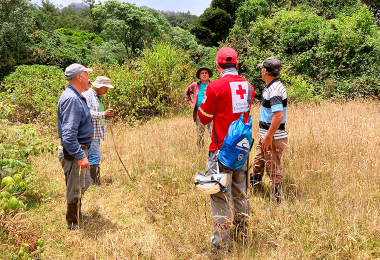 Con perros y drones buscan a menor de tres años desaparecido en montaña de Dota
