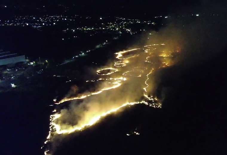 ¡Impresionante! Así se vio desde el aire gran incendio en La Guácima