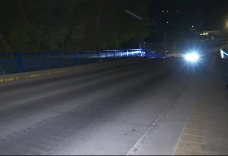 Desamparados: Bebé nace debajo de puente y es trasladado crítico junto a su mamá a hospital