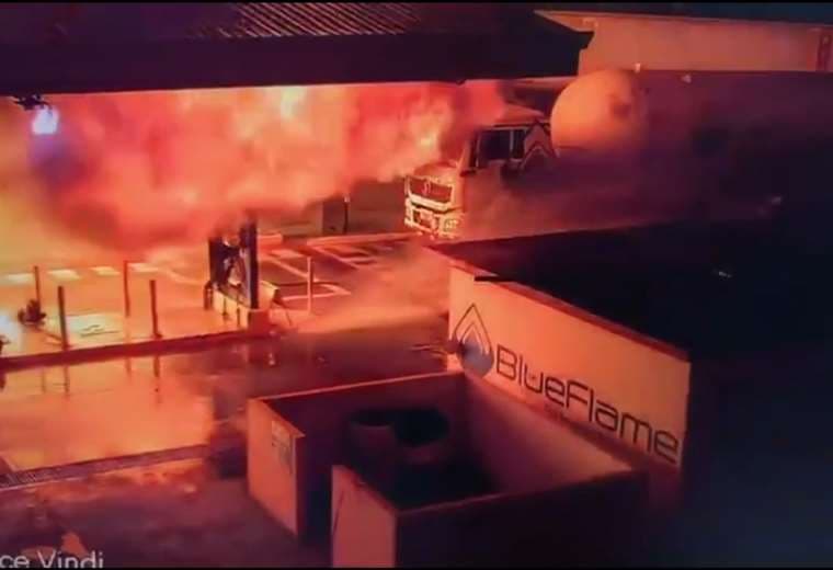 Cámara captó el momento exacto de explosión que generó gigantesco incendio