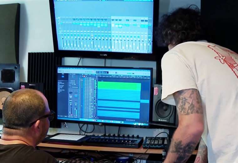 Músicos costarricenses dan nueva vida a instrumentos precolombinos milenarios