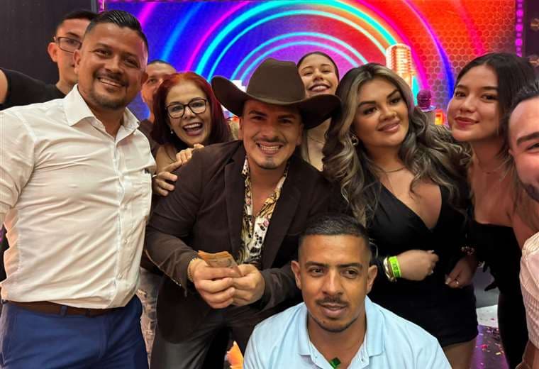 Conozca aquí al concursante que triunfó en estreno de ‘Batalla de Karaoke’