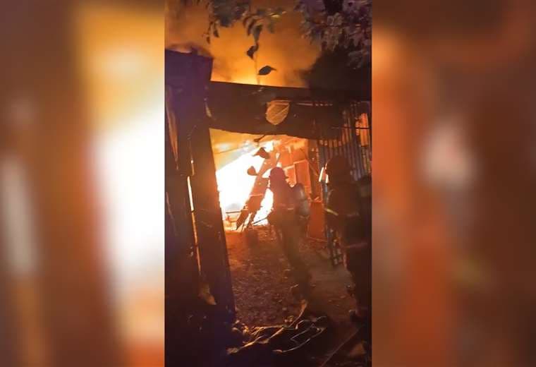 Bomberos controlan incendio en Los Filtros de Alajuelita