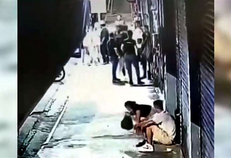 Video: Así fue el brutal ataque en que hombre fue acribillado frente a bar de Pérez Zeledón