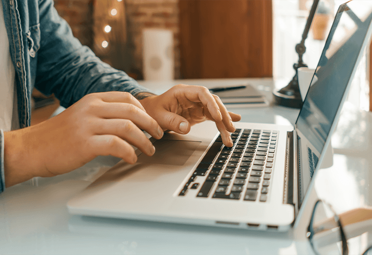 11% de empleados en América Latina ven pornografía en equipos de trabajo