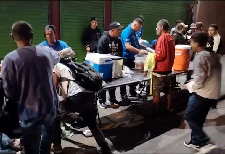 Personas solidarias llevaron comida a habitantes de calle en San José