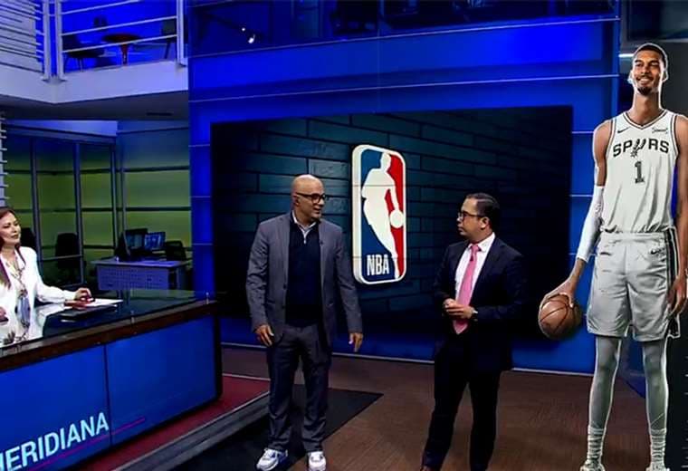 ¿Qué tan alto es Victor Wembanyama? Vea la comparación con presentadores de Telenoticias