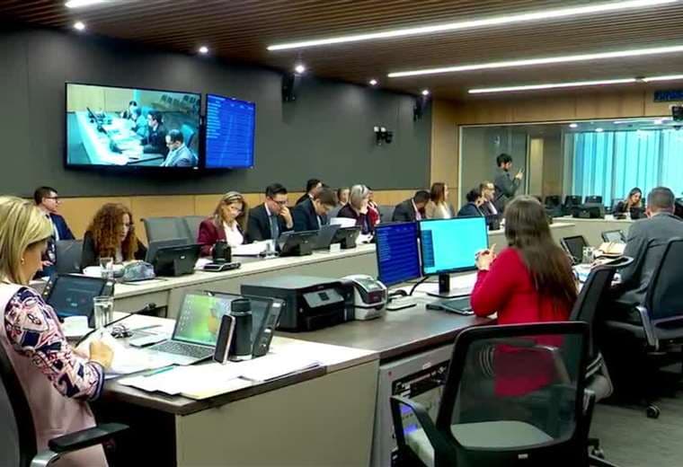 Gobierno y oposición instalan mesa de trabajo para negociar eurobonos por $13.500 millones