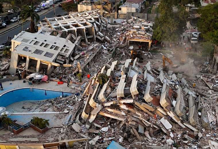 Venezuela eleva a 2.595 la cifra de muertos por terremotos