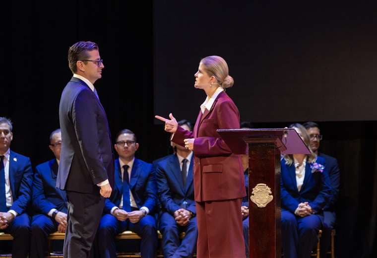 Esta es la primera baja del gabinete de Laura Fernández