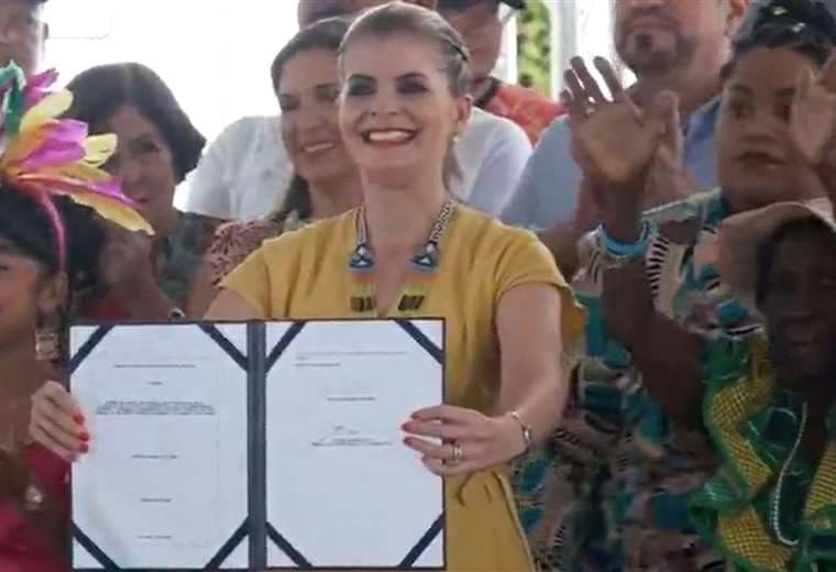 Laura Fernández firmó en Limón ley para impulsar alianzas público-privadas en Japdeva