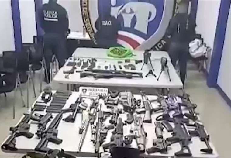 ¿Qué tipo de armas decomisaron en cuartería de Cartago?