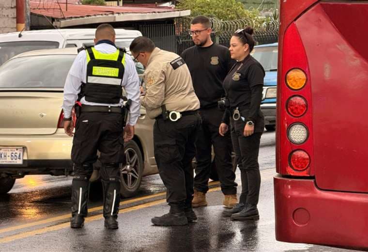 Mujer muere atropellada por autobús en Desamparados