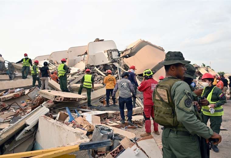 Presidenta interina anuncia al menos 2.595 muertos por terremotos en Venezuela